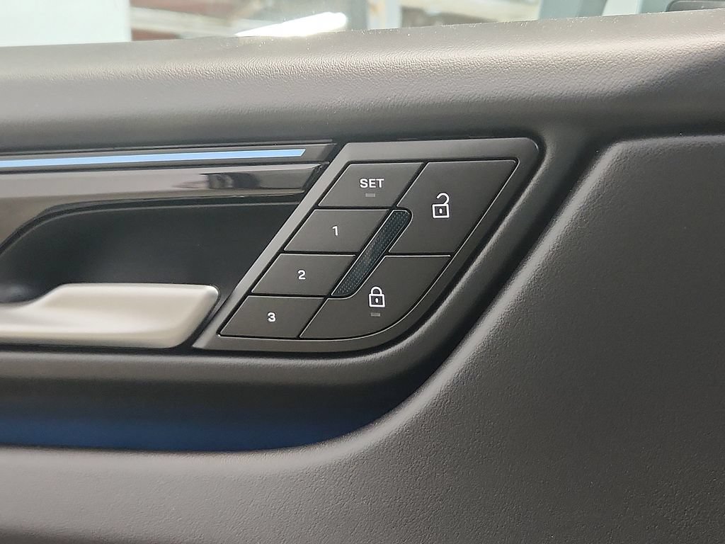 New 2026 Porsche Macan 4 Electric AWD/4WD image 21