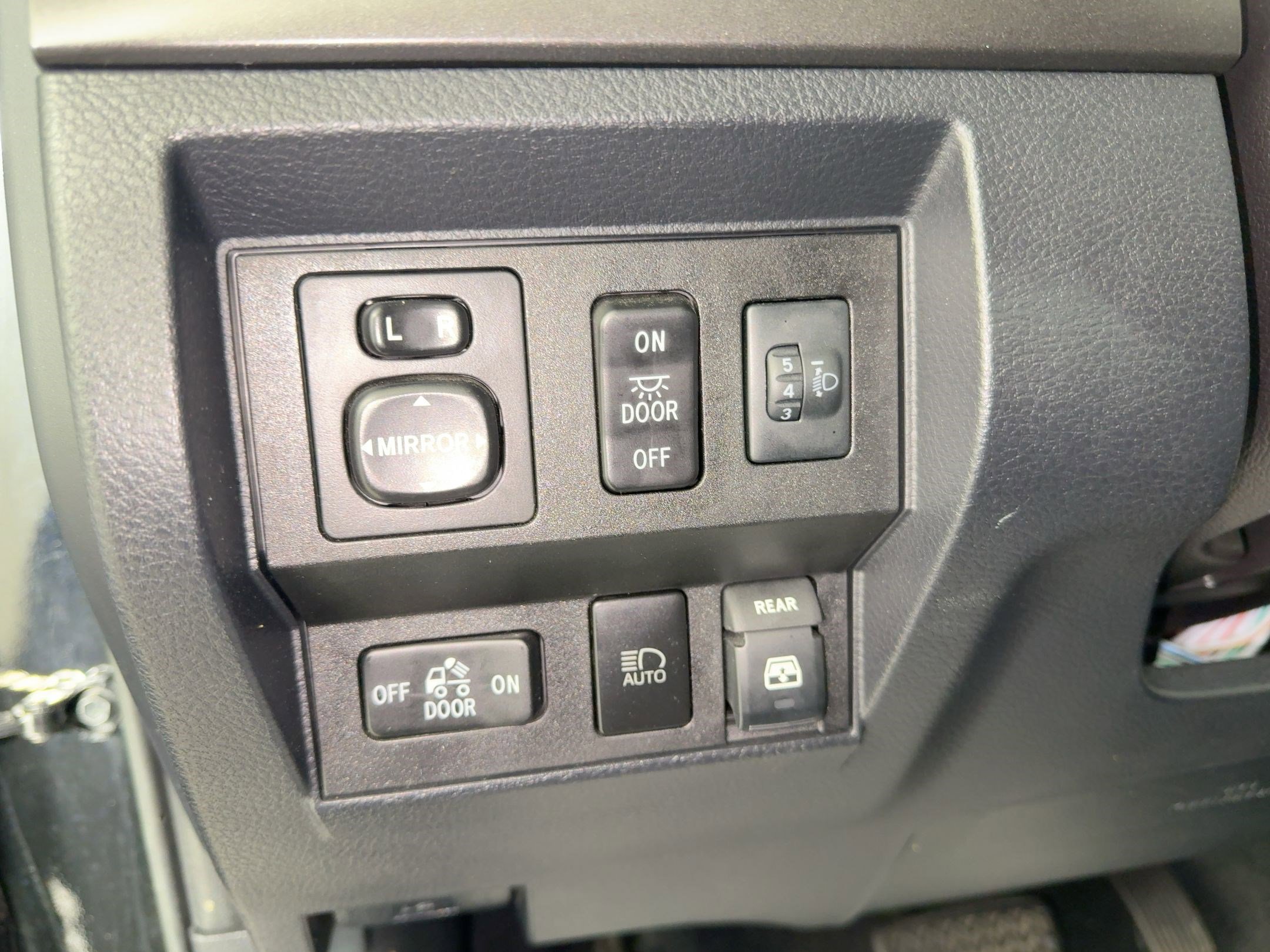 Used 2019 Toyota Tundra SR5 w/ SR5 Upgrade Package image 17