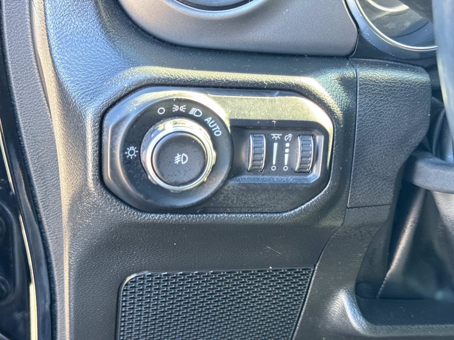 Used 2022 Jeep Wrangler Sport AWD/4WD image 28