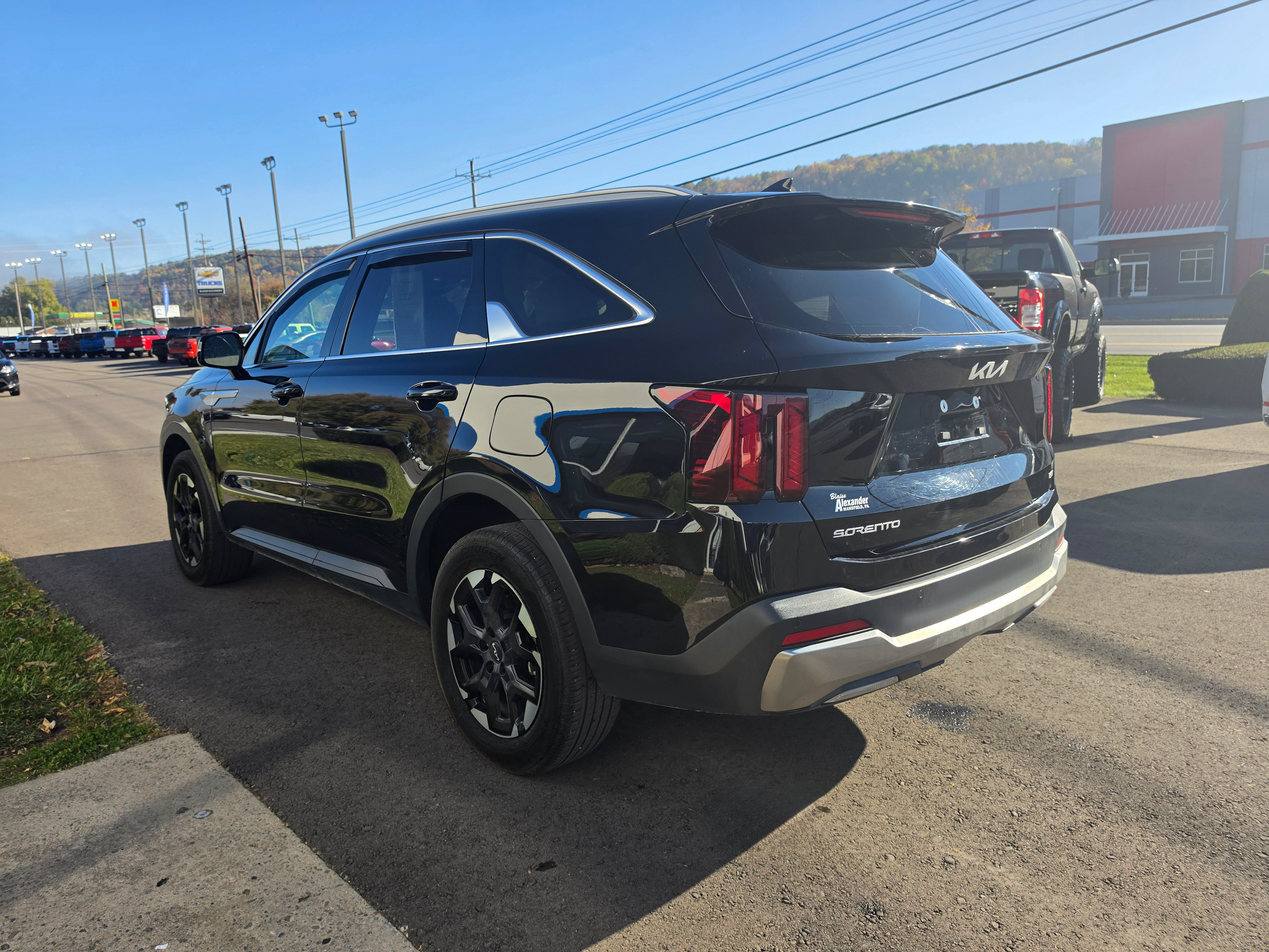Used 2025 Kia Sorento S AWD/4WD image 6