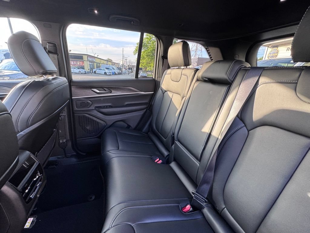 New 2026 Jeep Grand Cherokee Limited AWD/4WD image 15
