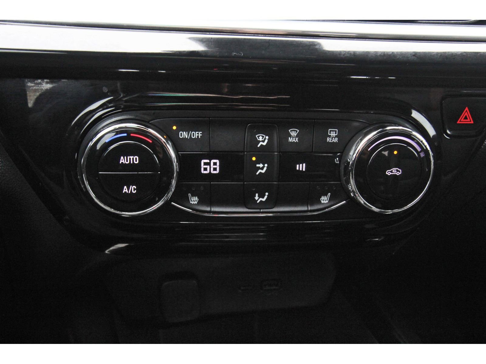 Used 2024 Chevrolet Trax RS w/ Driver Confidence Package image 25