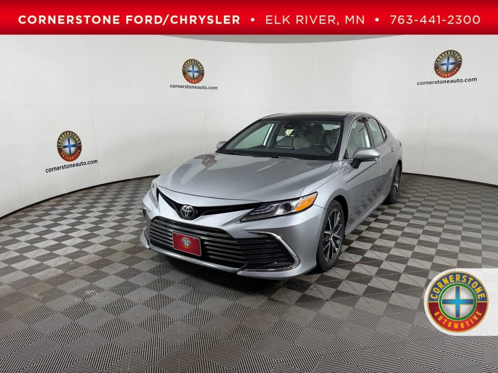 Used 2022 Toyota Camry XLE FWD image 1