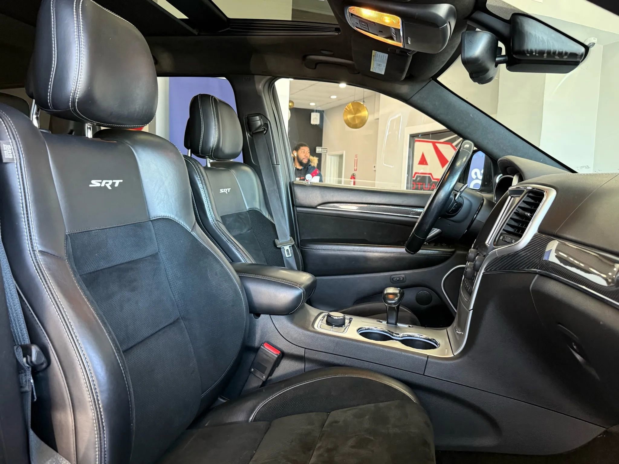 Used 2015 Jeep Grand Cherokee SRT image 19