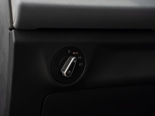 Used 2025 Volkswagen Jetta SE w/ Sunroof Package FWD image 28