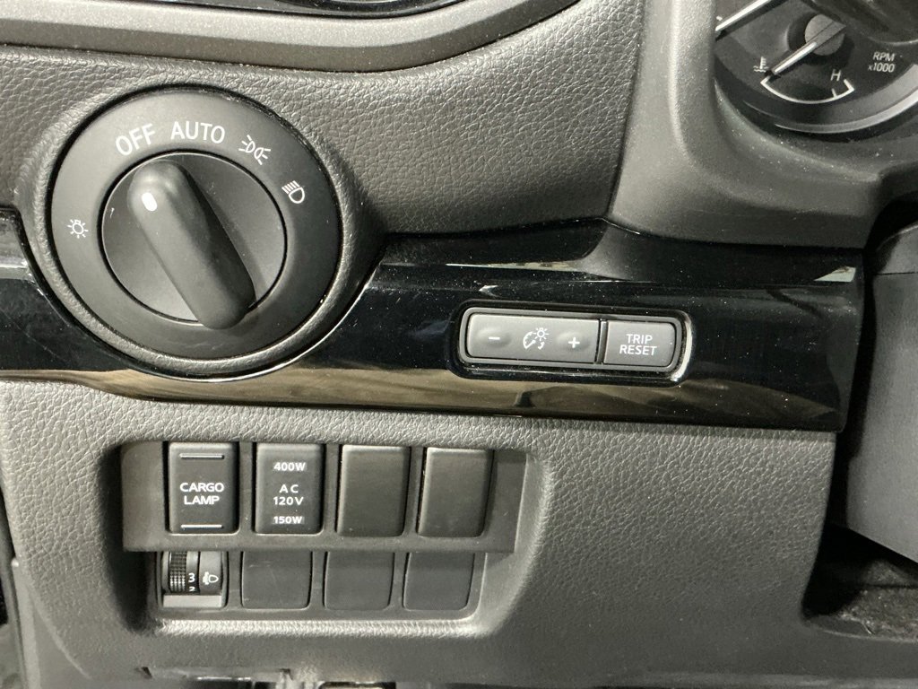 Used 2023 Nissan Titan SV w/ SV Convenience Package image 22