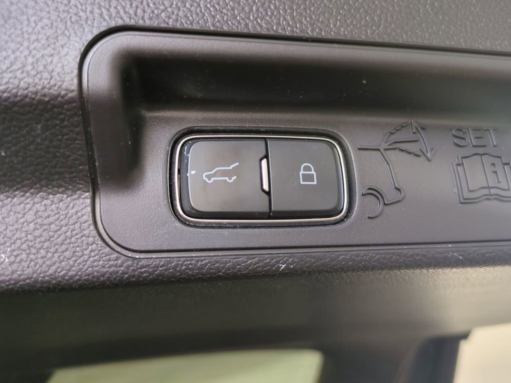 Used 2022 Ford Explorer XLT w/ Equipment Group 202A image 15