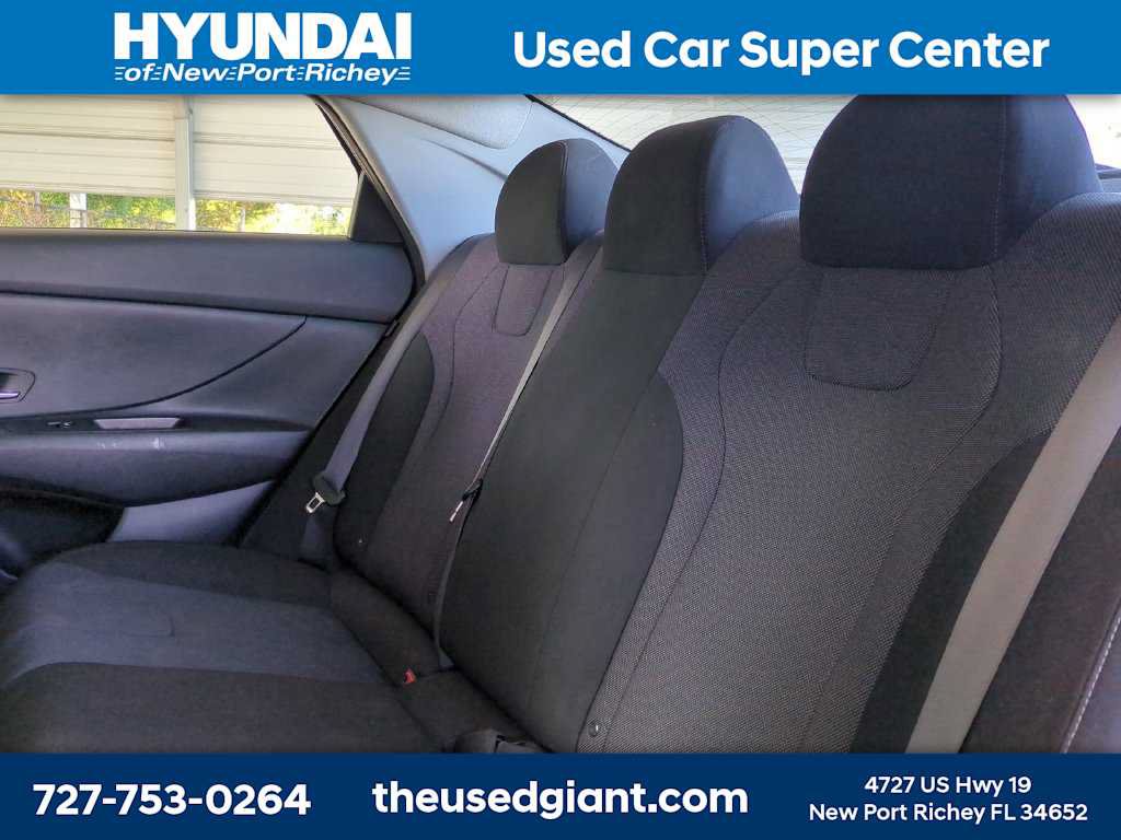 Used 2025 Hyundai Elantra SE FWD image 13