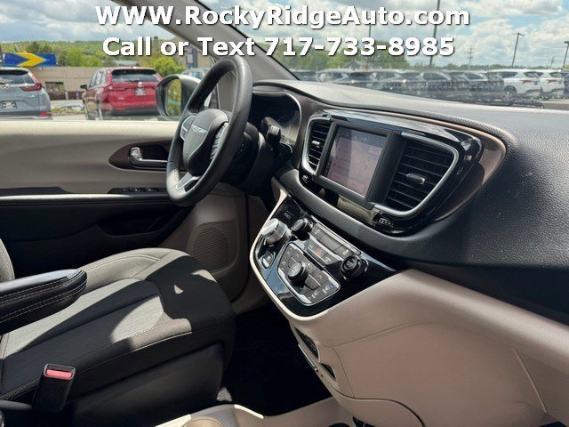 Used 2023 Chrysler Voyager LX FWD image 13