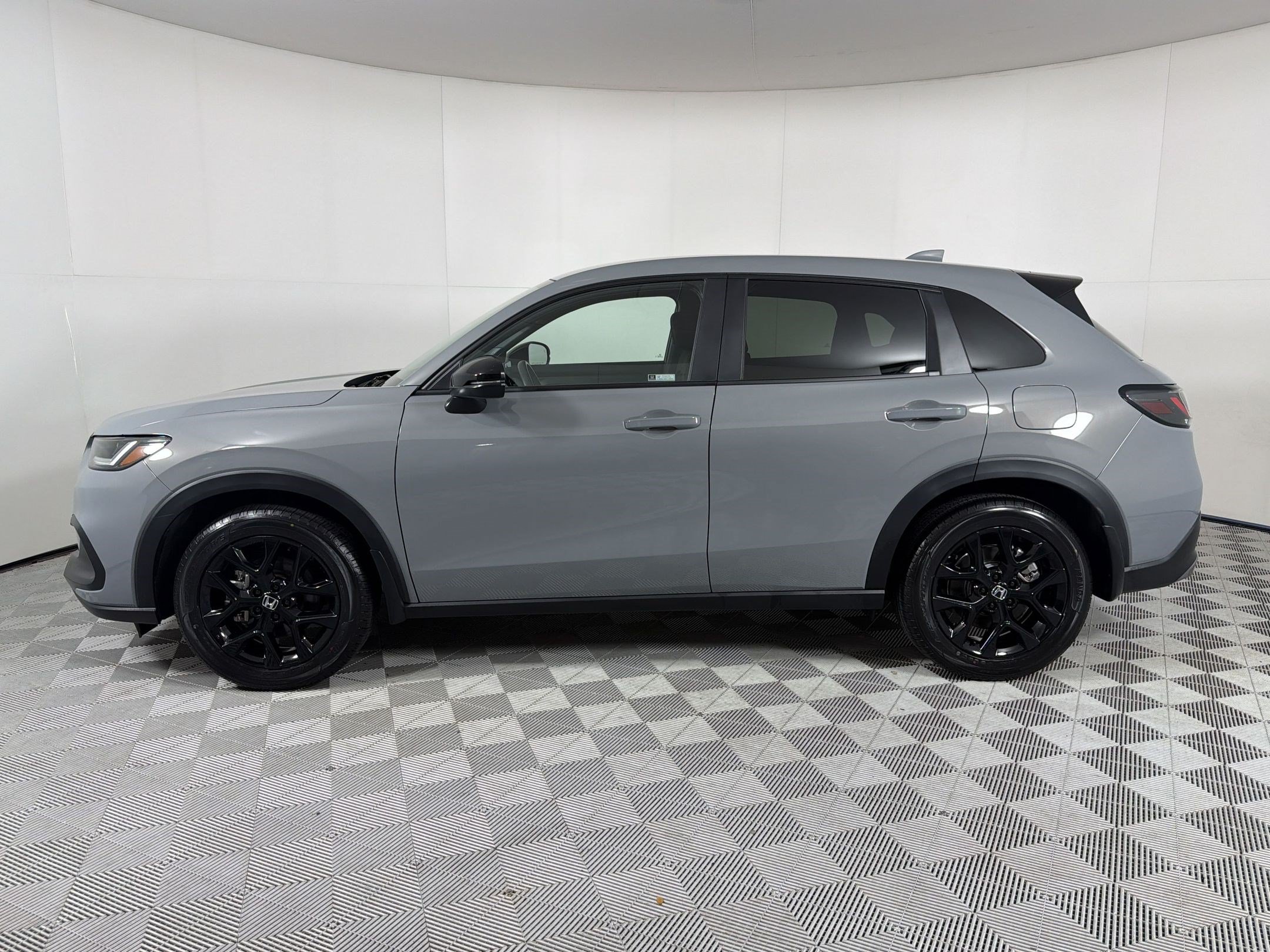 Used 2024 Honda HR-V Sport image 2
