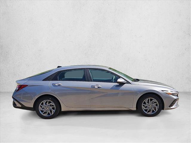 Used 2024 Hyundai Elantra SEL FWD image 4