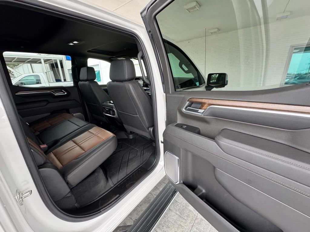 Used 2025 Chevrolet Silverado 1500 High Country AWD/4WD image 23