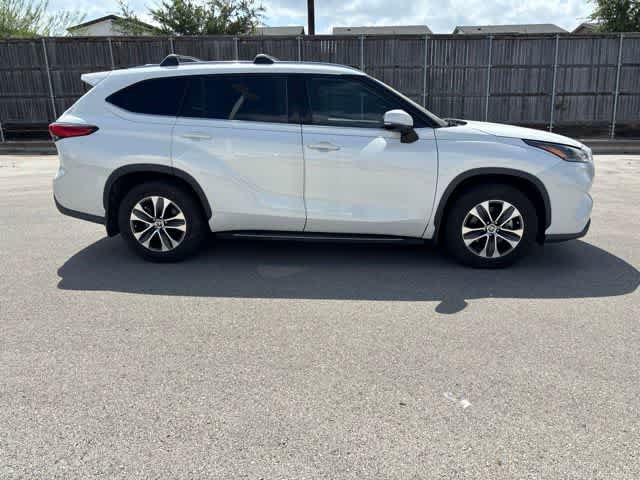 Used 2021 Toyota Highlander XLE FWD image 6