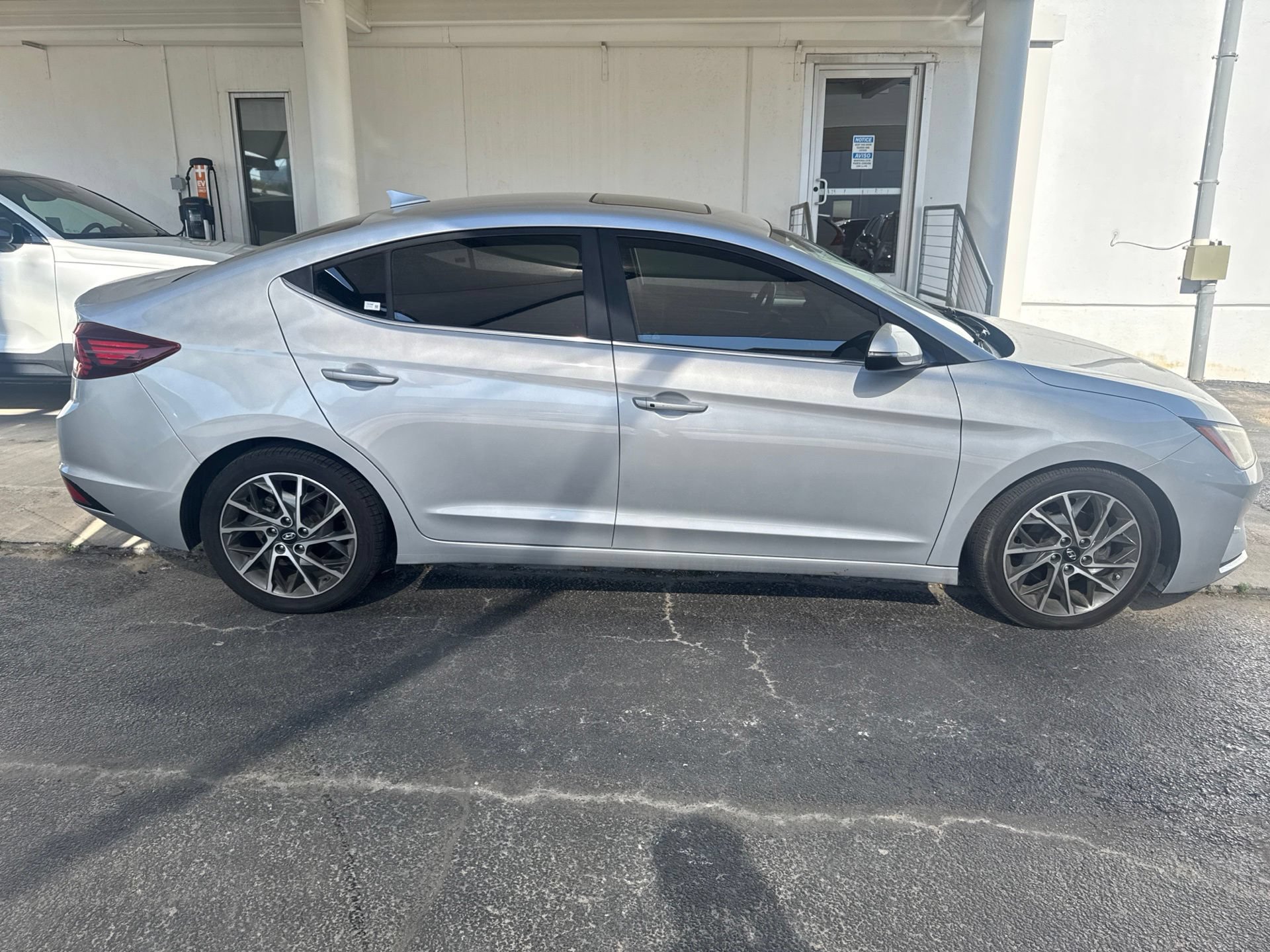 Used 2020 Hyundai Elantra Limited w/ Ultimate Package 03 FWD image 4