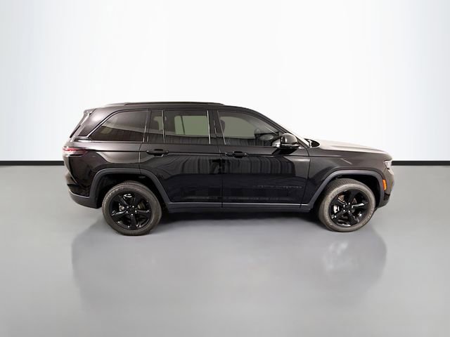 Used 2023 Jeep Grand Cherokee Altitude image 8