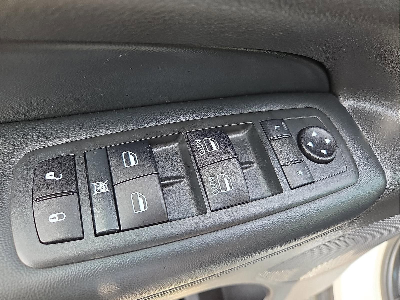Used 2021 Jeep Grand Cherokee Limited AWD/4WD image 15