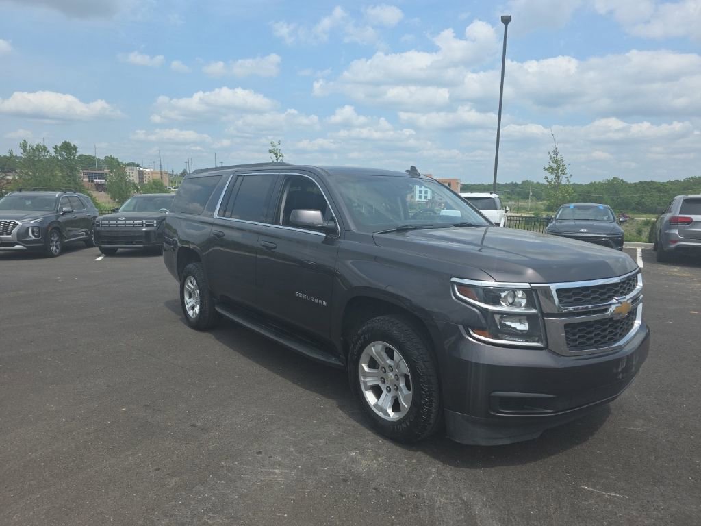 Used 2018 Chevrolet Suburban LT RWD image 3