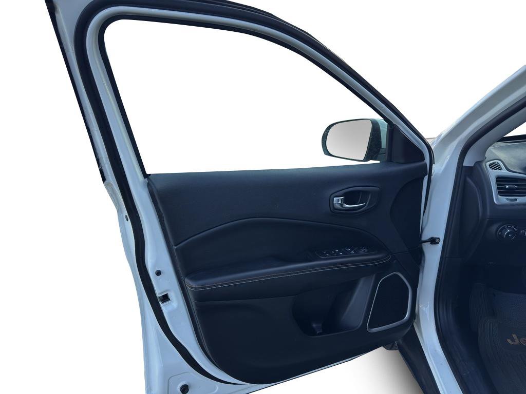 Used 2019 Jeep Compass Latitude image 10