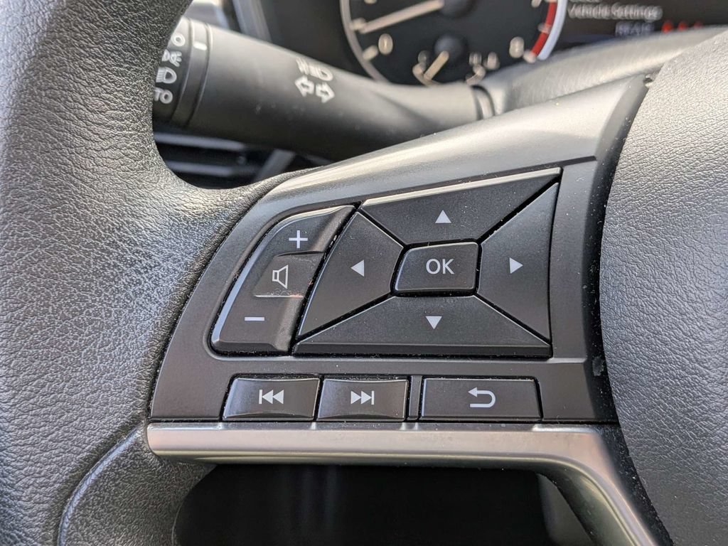 Used 2025 Nissan Altima 2.5 SV FWD image 21