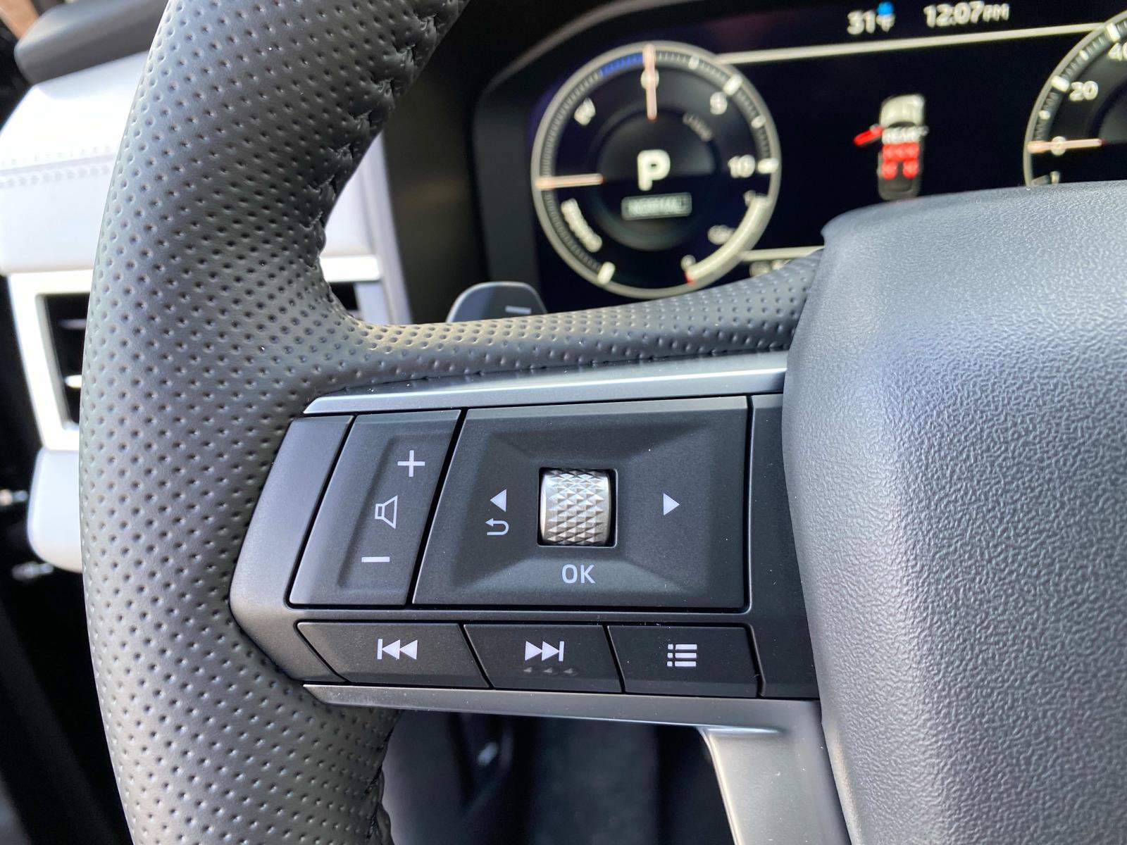 New 2025 Mitsubishi Outlander 4WD Plug-In Hybrid image 16