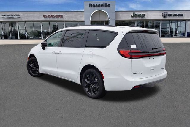 New 2026 Chrysler Pacifica Limited w/ S Appearance Package image 5