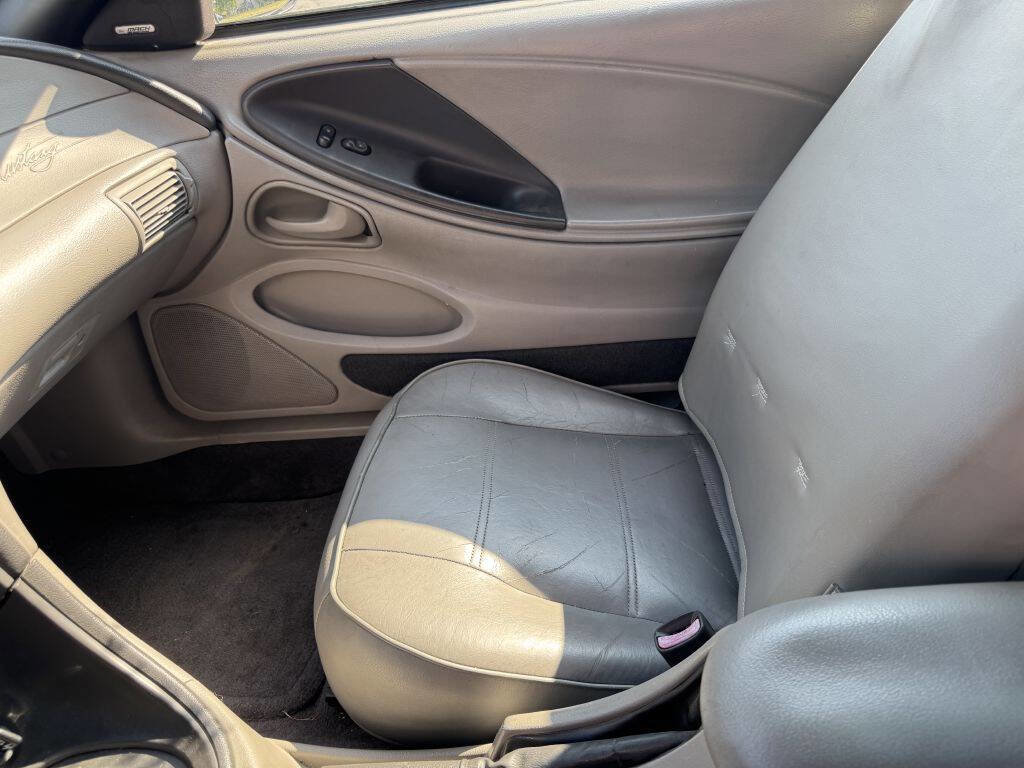 Used 2001 Ford Mustang Convertible image 10