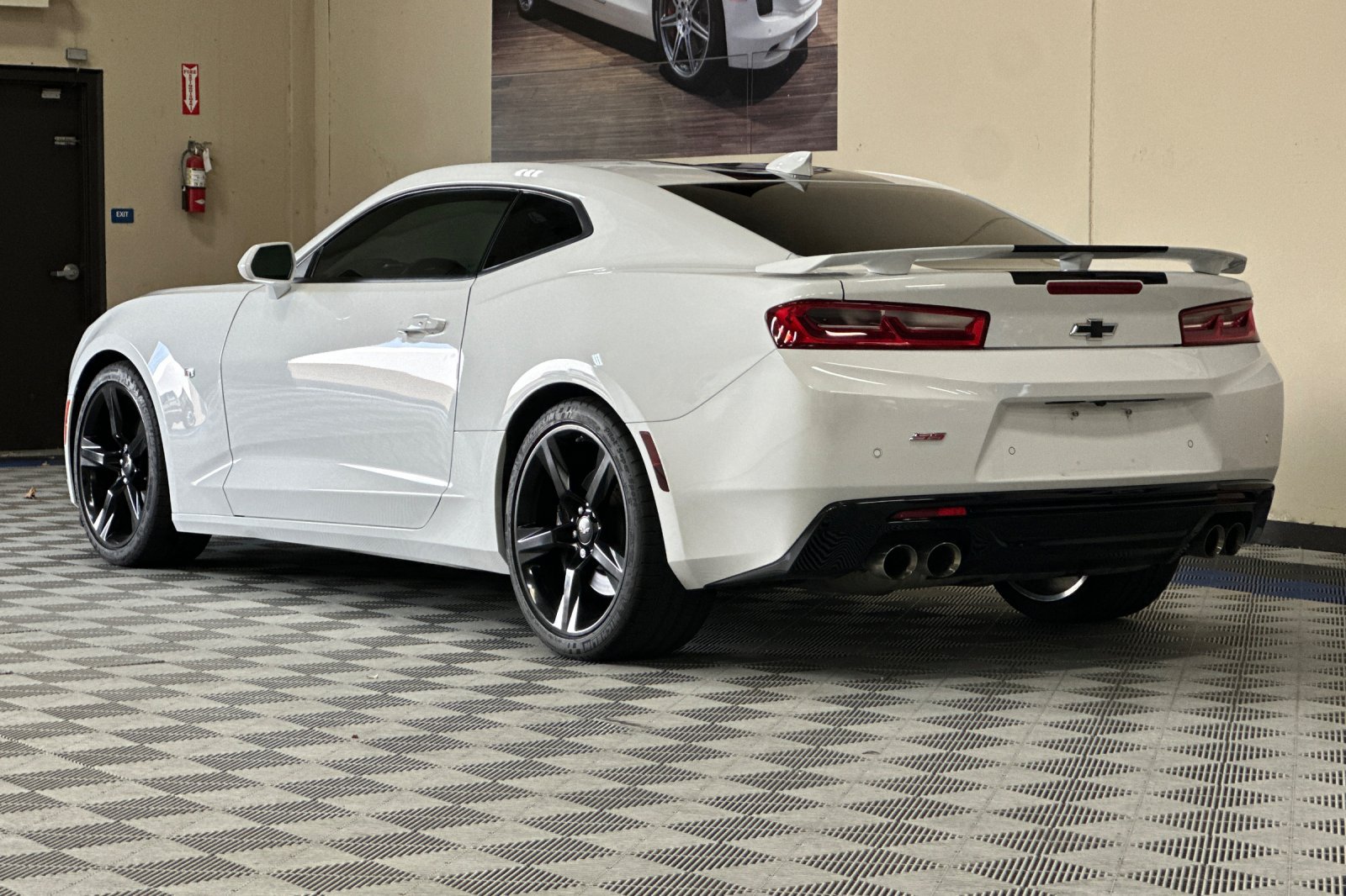 Used 2017 Chevrolet Camaro SS RWD image 6