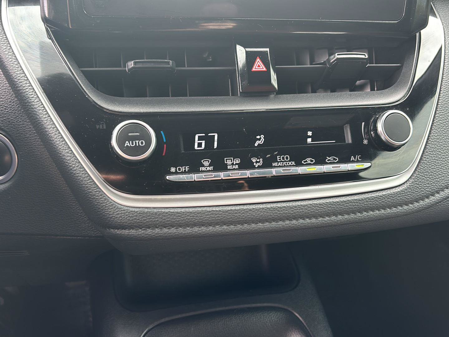 Used 2023 Toyota Corolla SE FWD image 35