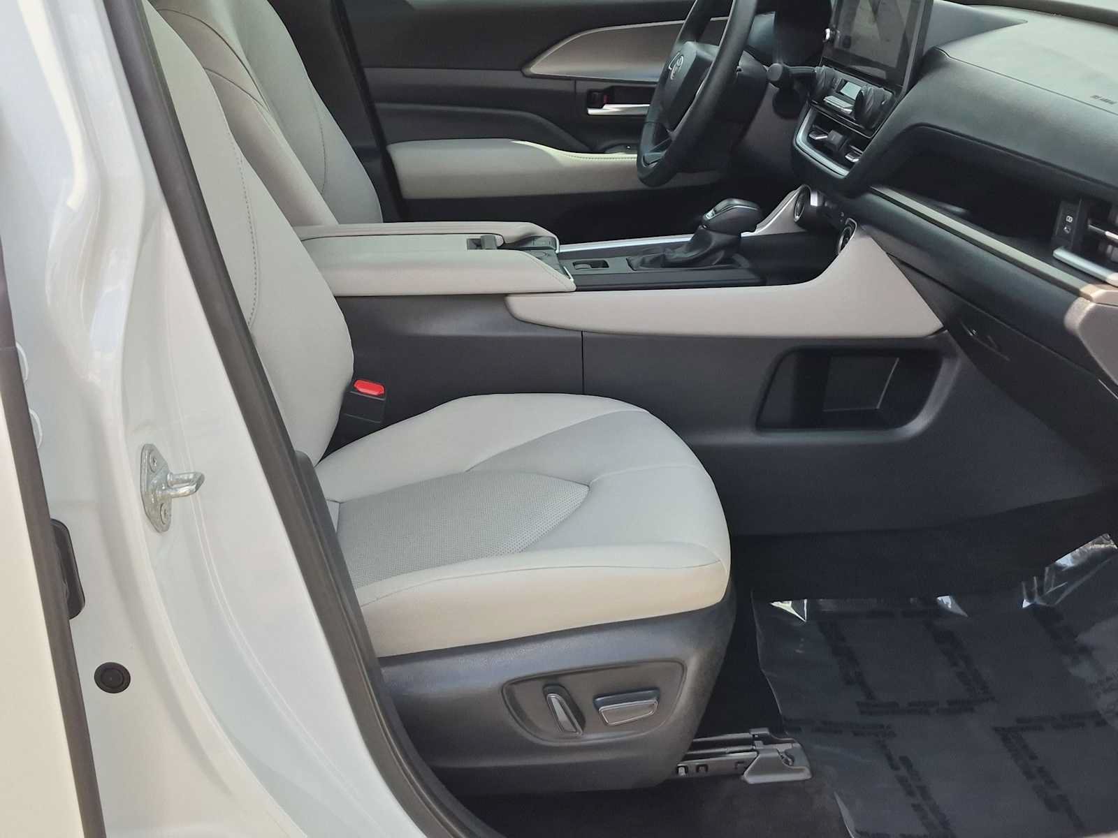 Used 2025 Toyota Grand Highlander AWD image 24