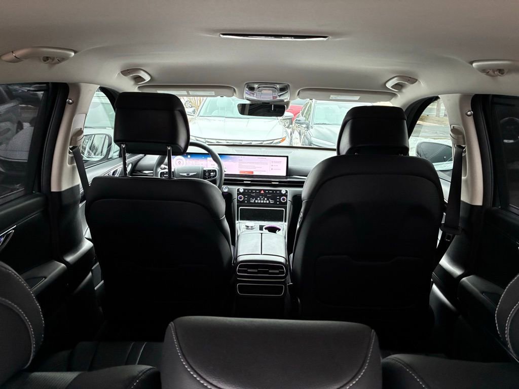 Used 2025 Genesis GV80 2.5T image 13