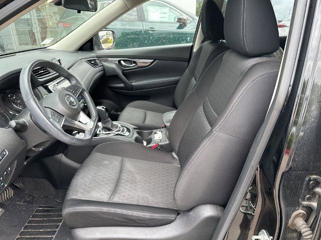 Certified 2019 Nissan Rogue SV image 3