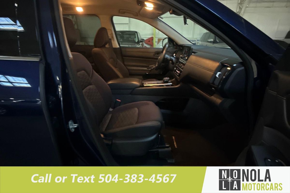 Used 2024 Nissan Pathfinder SV image 26