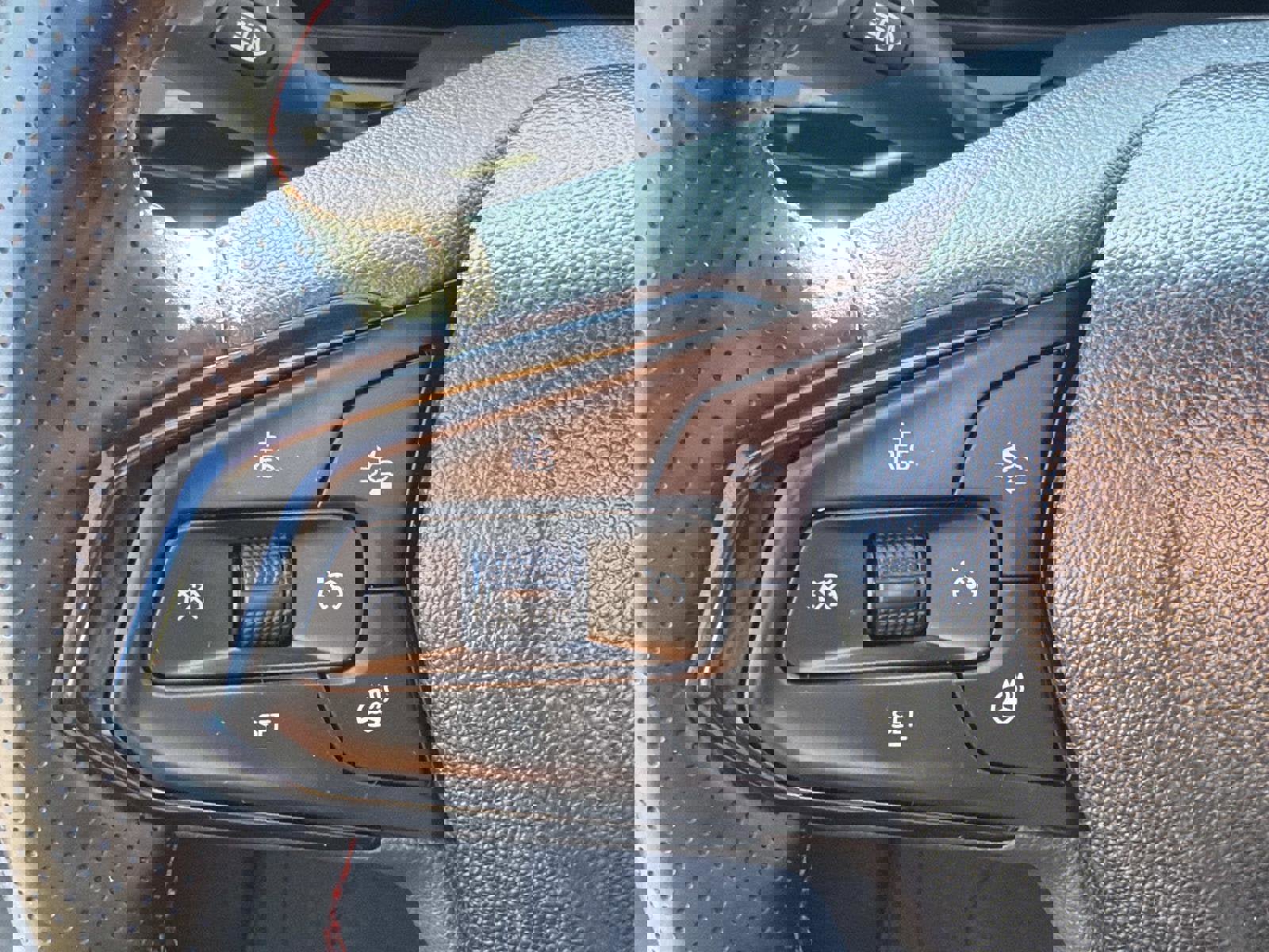 Certified 2025 Chevrolet Trax RS w/ Driver Confidence Package image 6