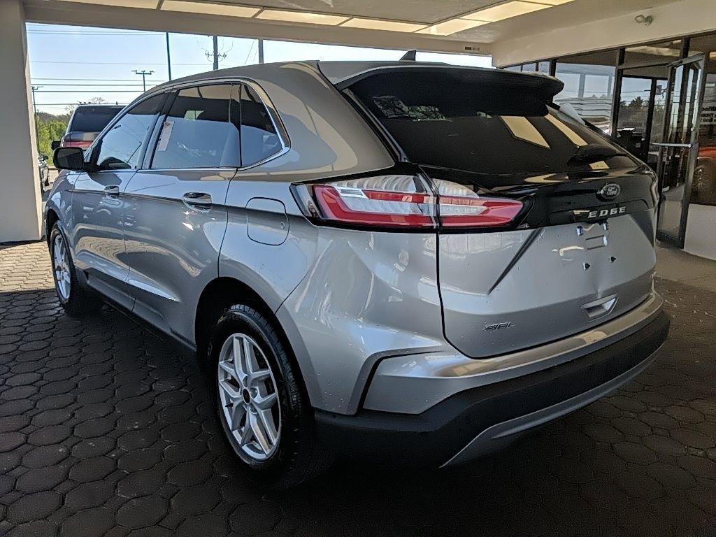 Used 2024 Ford Edge SEL w/ Convenience Package image 9