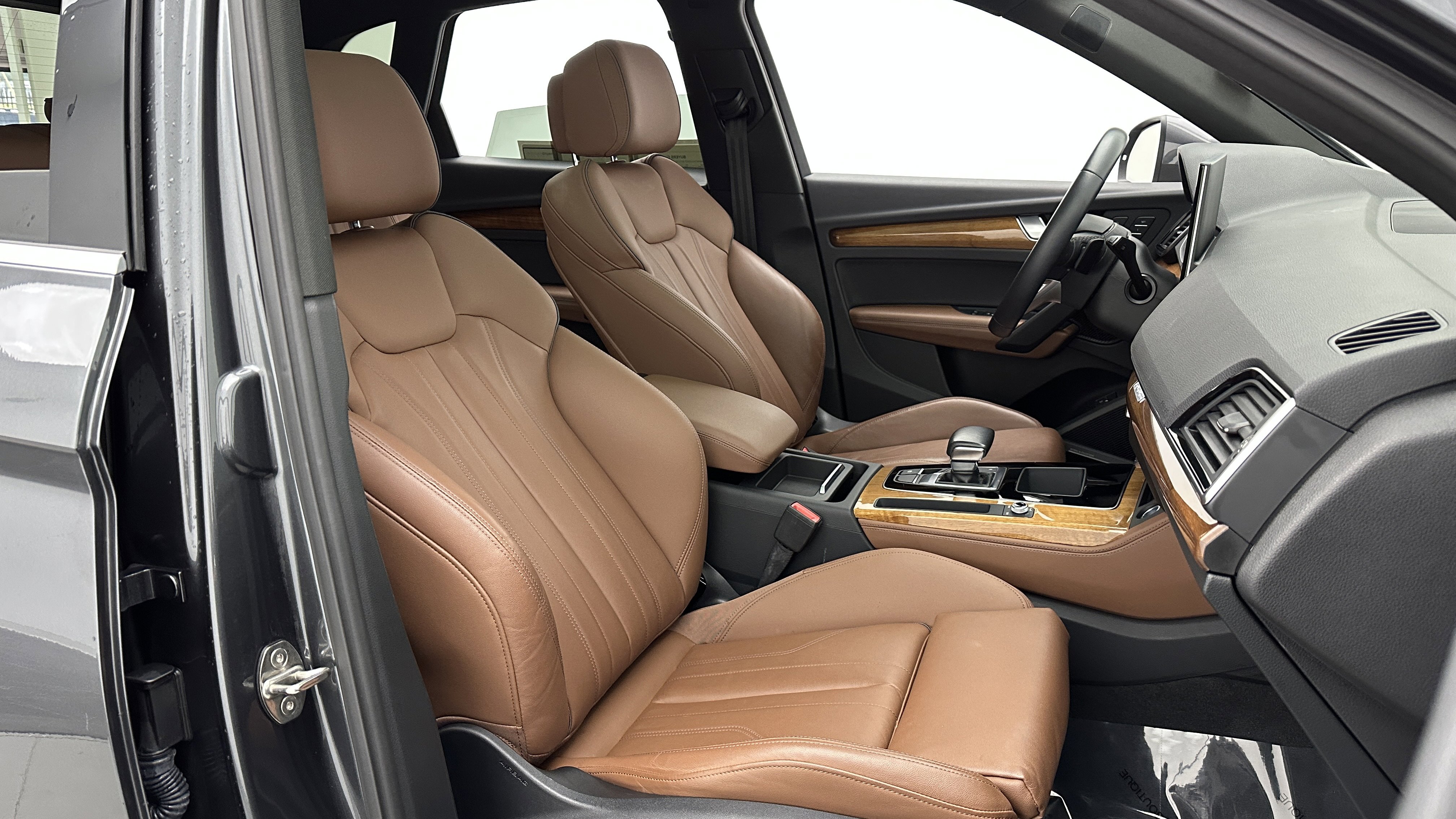 Used 2022 Audi Q5 e Premium Plus w/ Premium Plus Package image 39