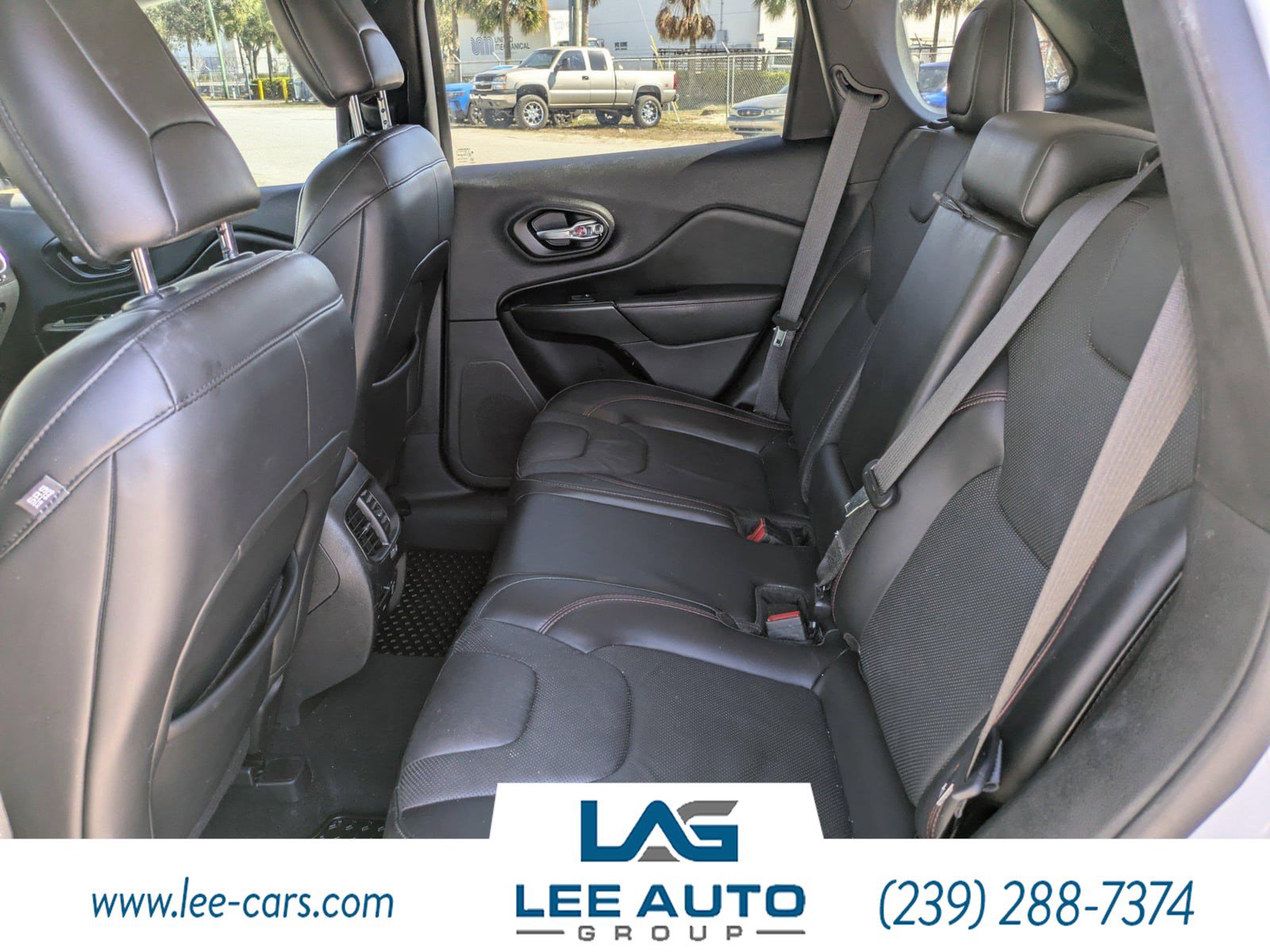 Used 2020 Jeep Cherokee Trailhawk AWD/4WD image 12