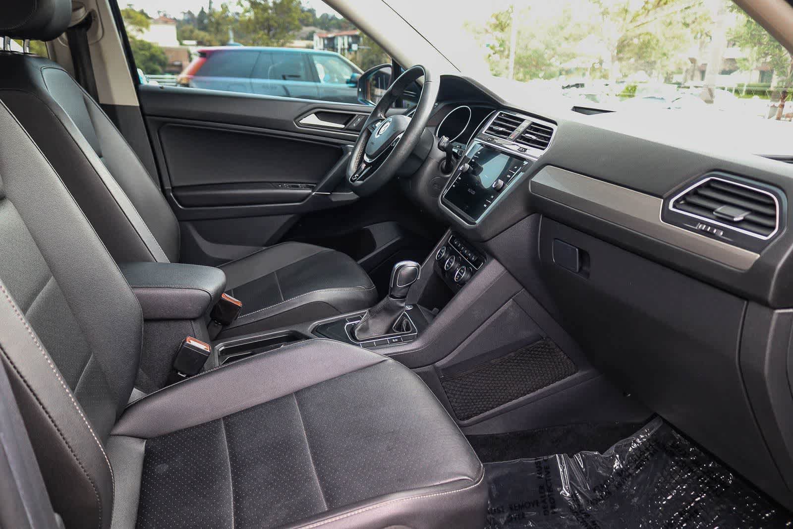Used 2020 Volkswagen Tiguan SE FWD image 16