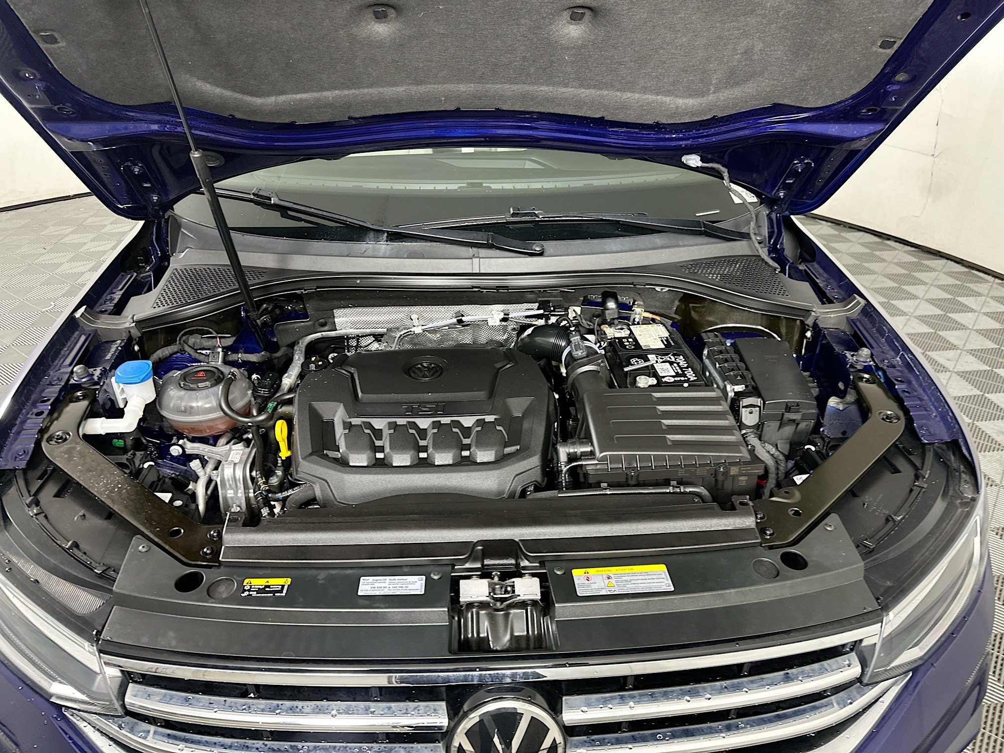 Used 2024 Volkswagen Tiguan SE FWD image 34