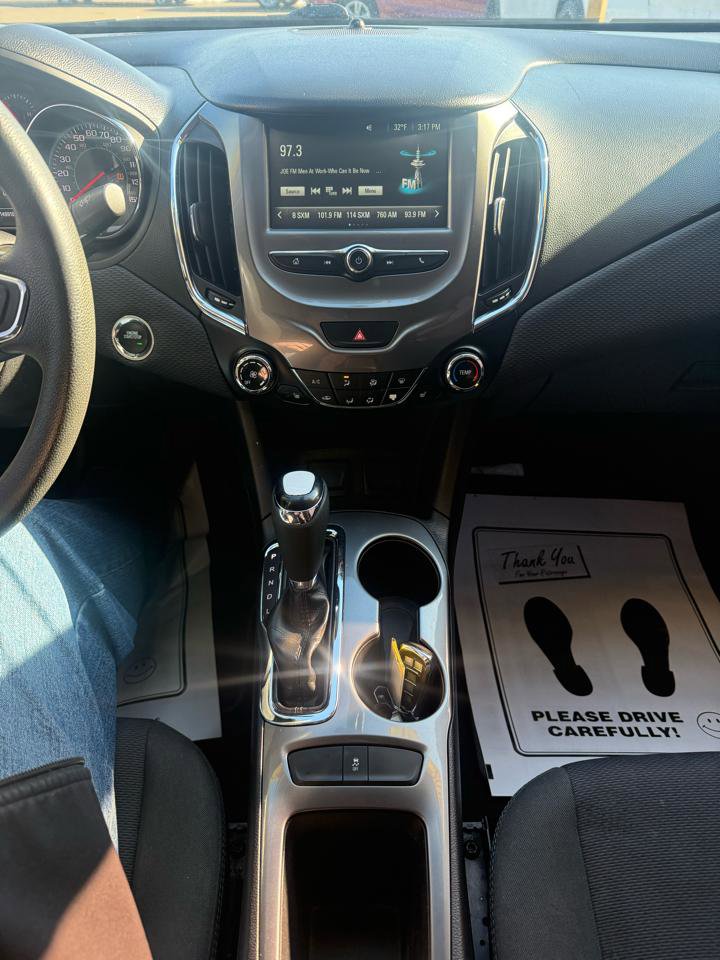 Used 2017 Chevrolet Cruze LT w/ LT Convenience Package image 21