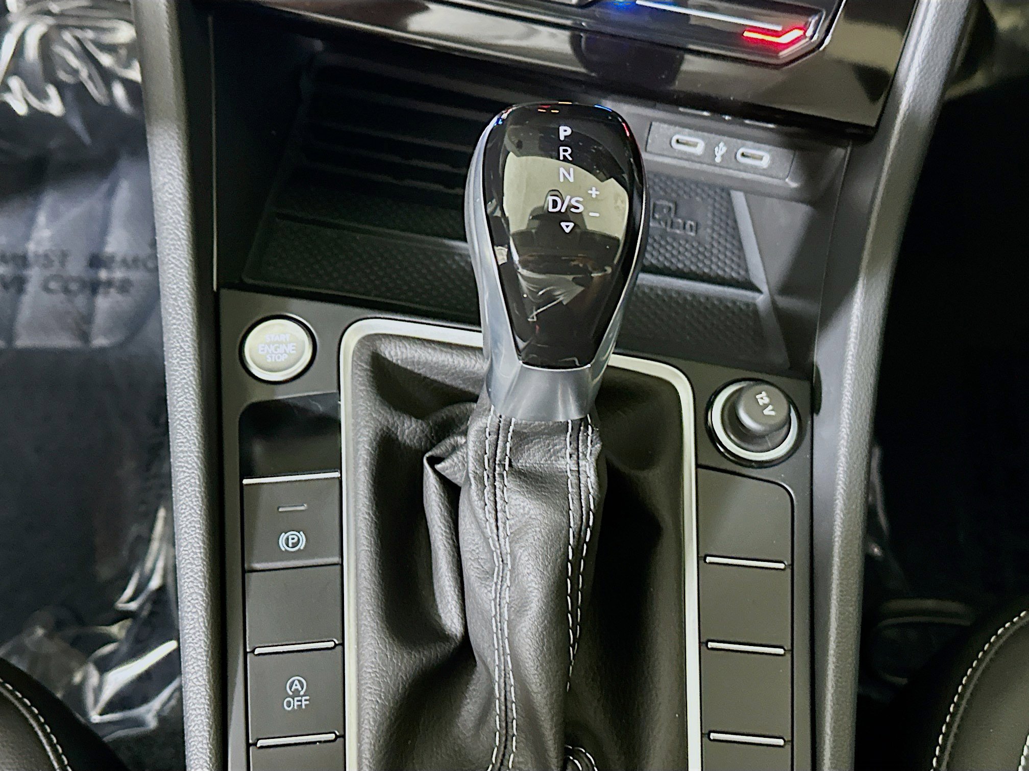 Used 2025 Volkswagen Jetta SE FWD image 21