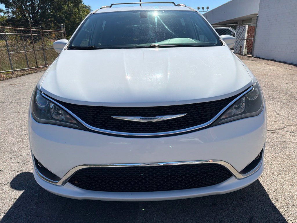 Used 2017 Chrysler Pacifica Touring-L FWD image 7