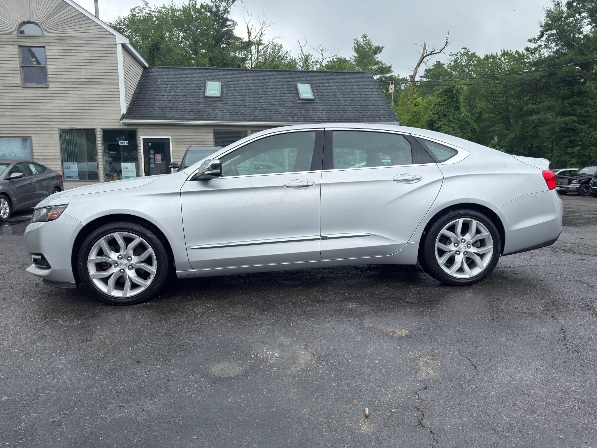 Used 2017 Chevrolet Impala Premier FWD image 4
