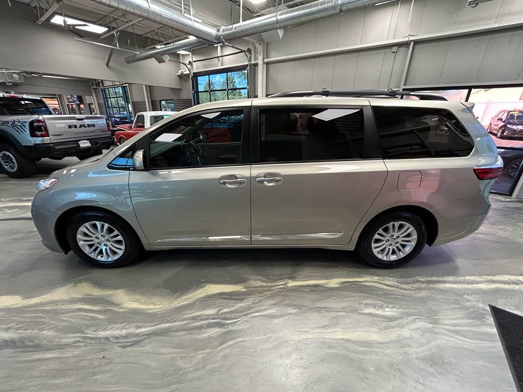 Used 2017 Toyota Sienna XLE w/ XLE Navigation Package FWD image 36