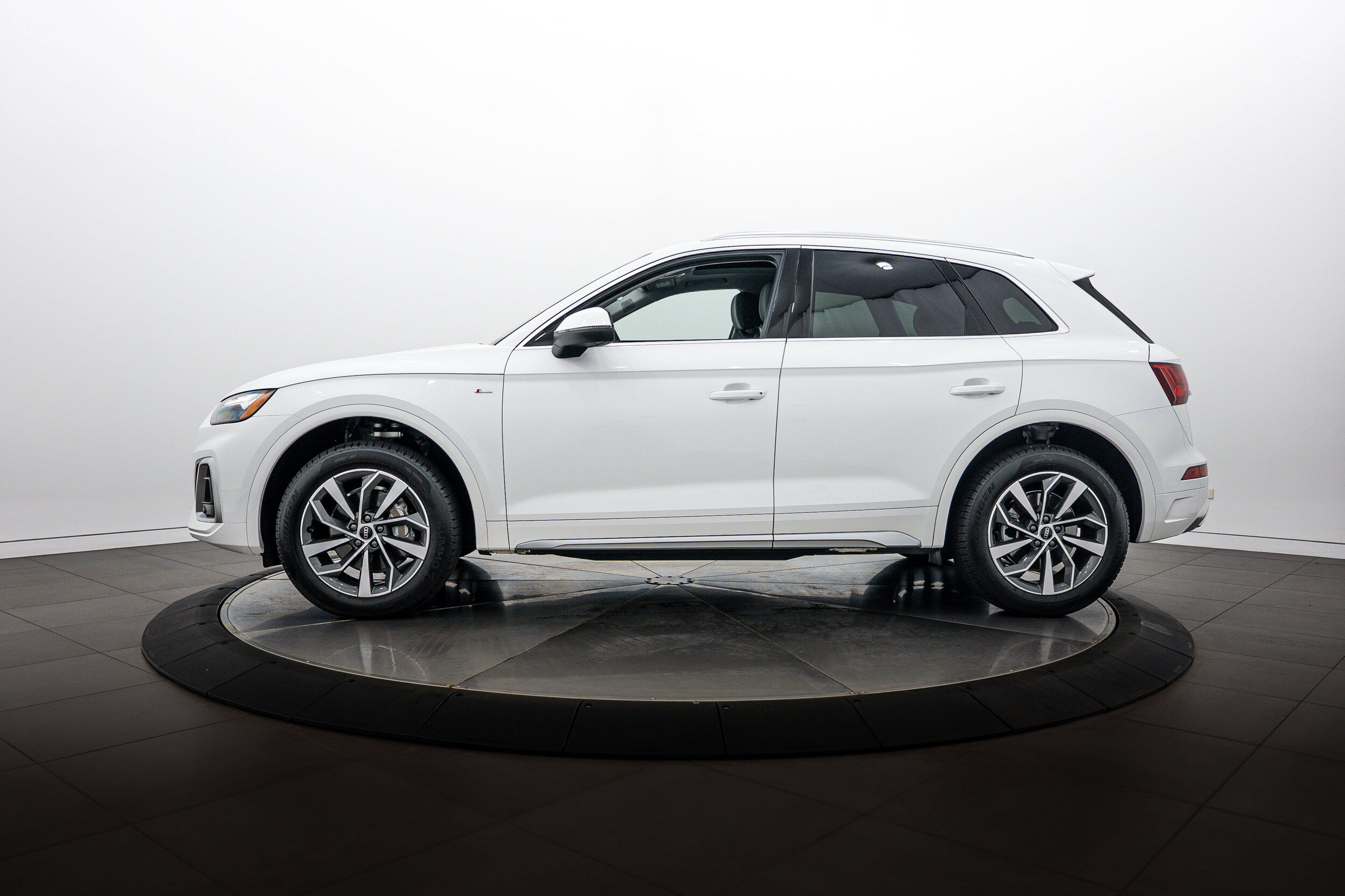 Certified 2023 Audi Q5 2.0T Premium Plus w/ Premium Plus Package AWD/4WD image 6