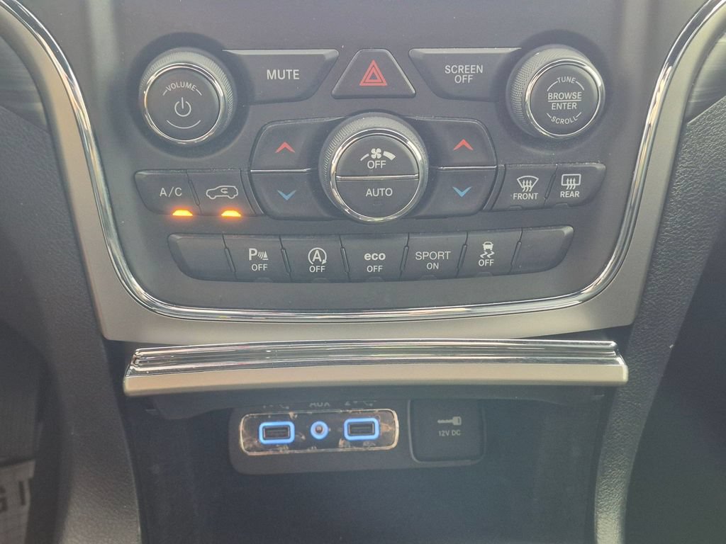 Used 2020 Jeep Grand Cherokee Laredo RWD image 22