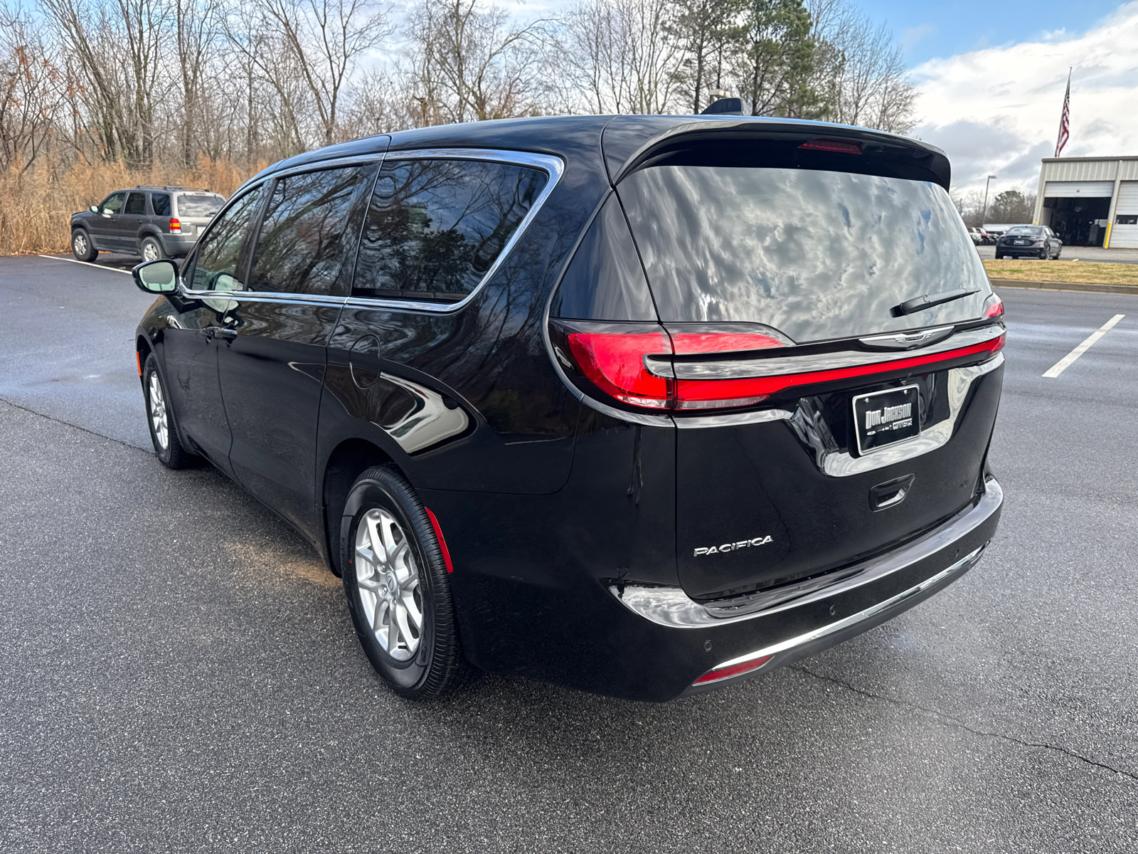 New 2026 Chrysler Pacifica Select FWD image 7