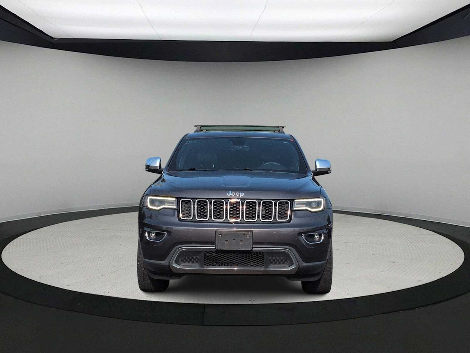 Used 2017 Jeep Grand Cherokee Limited w/ Luxury Group II AWD/4WD image 3