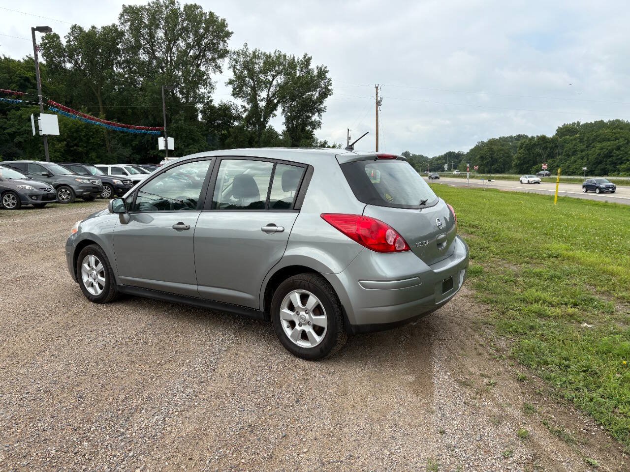 Used 2007 Nissan Versa Hatchback FWD image 12