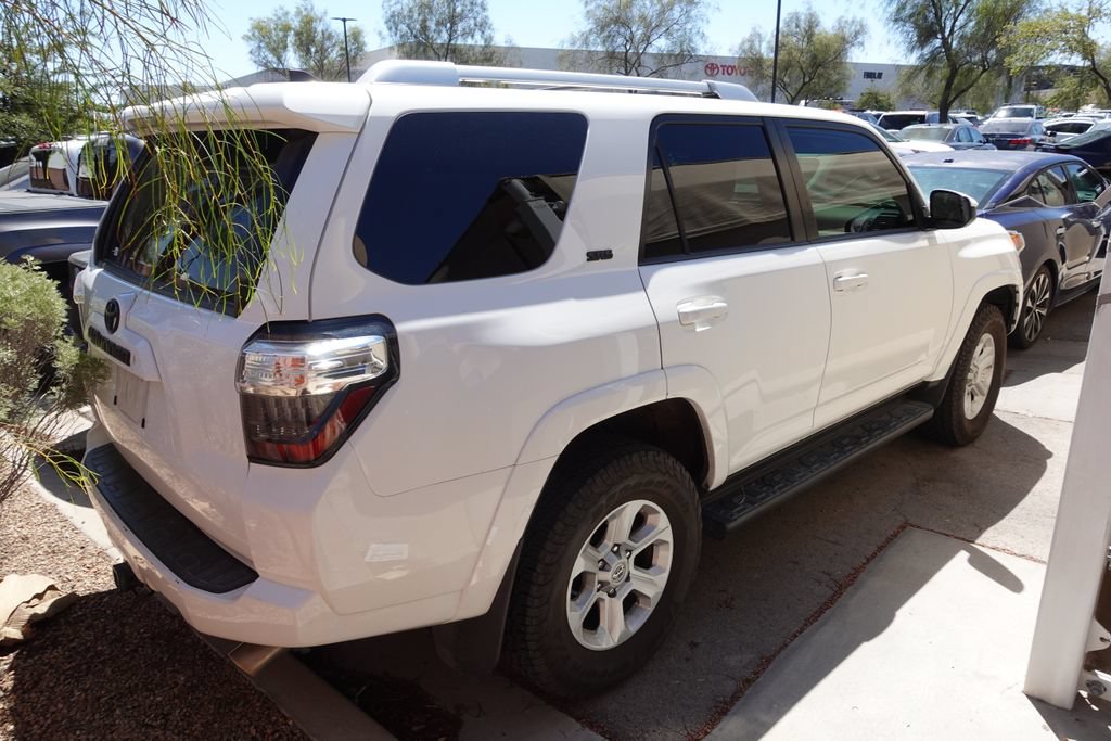Used 2017 Toyota 4Runner SR5 AWD/4WD image 3