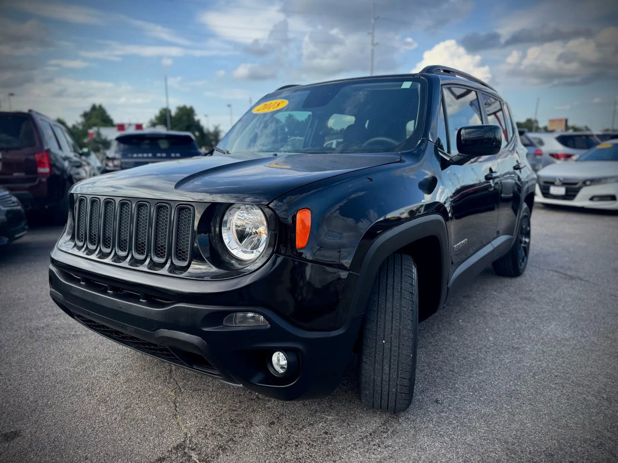 Used 2018 Jeep Renegade Latitude FWD image 2